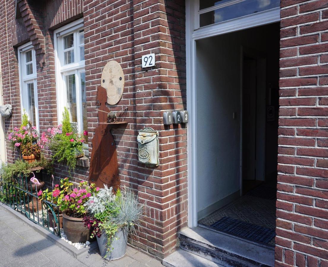 De Bezige Bij Bed & Breakfast Kerkrade Exterior photo